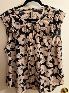 7th Avenue New York & Company Sleeveless Floral Blouse in Black & Cream